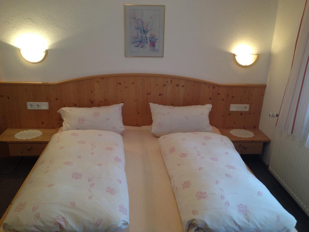 Gastehaus Winkler Hotel Karres ภายนอก รูปภาพ