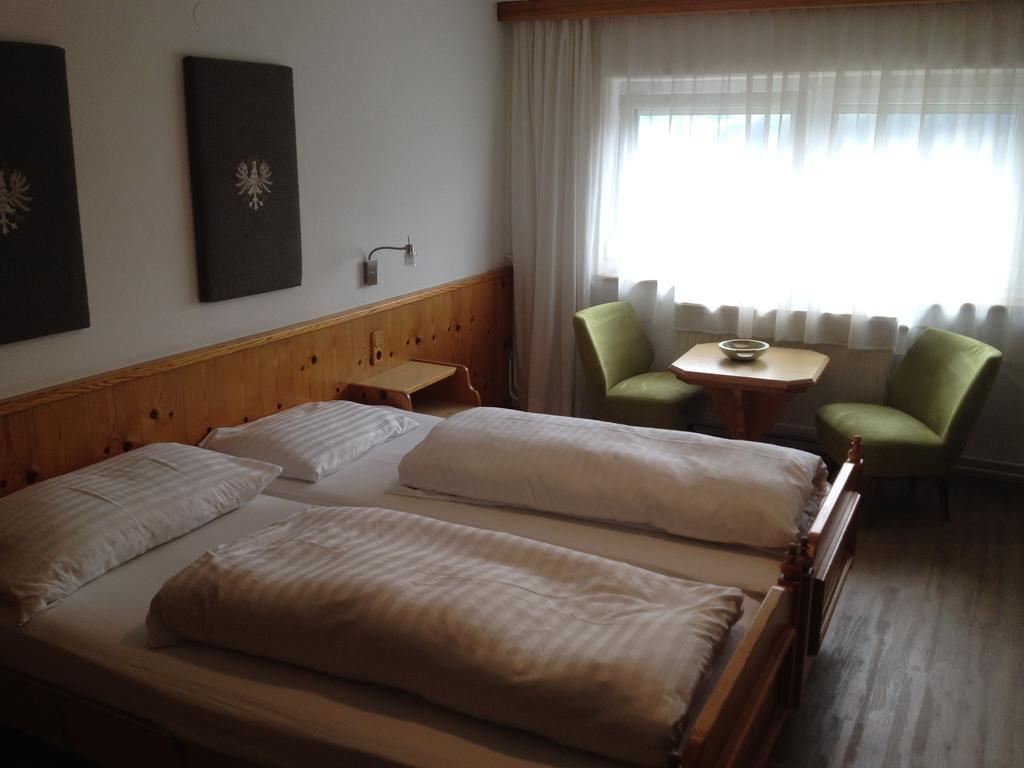 Gastehaus Winkler Hotel Karres ภายนอก รูปภาพ